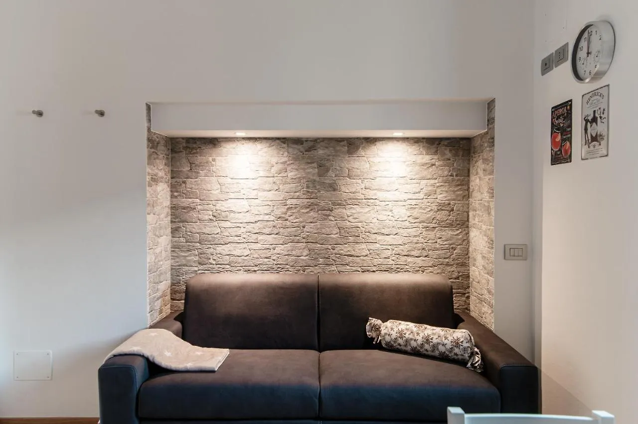 Love'S Corner - By Myhomeincomo Carate Urio